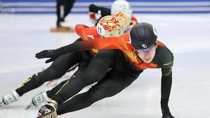 执教英超前25场积分榜：穆帅64分居首，斯洛特60分第二