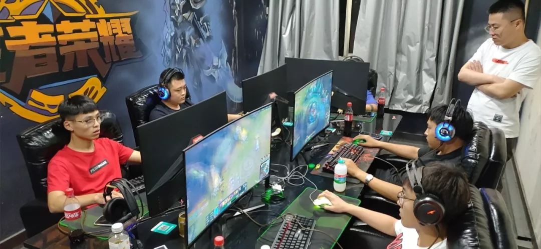 他的对手均 他的对手均