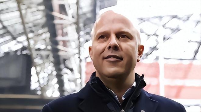 为曼联效力 为曼联效力