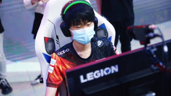 这种服装的 这种服装的